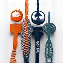 釣具メーカーのロゴが多数並んだ抽象的なイラスト